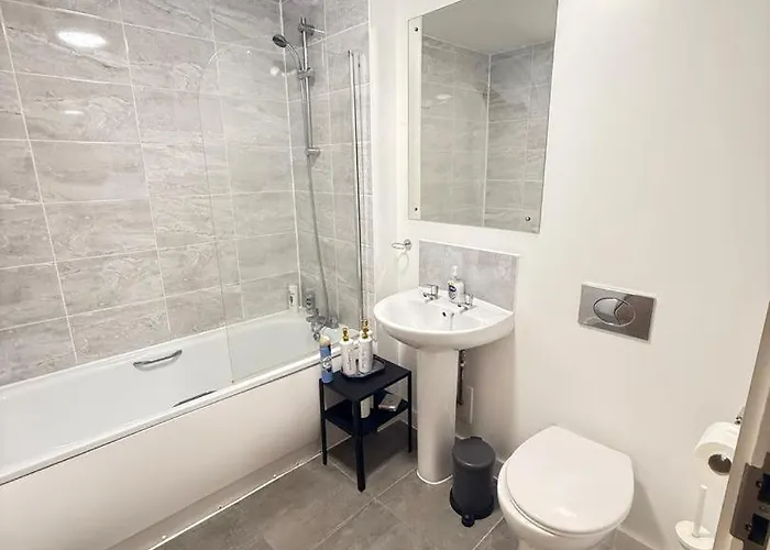 Escape To Modern 2br In Centre!