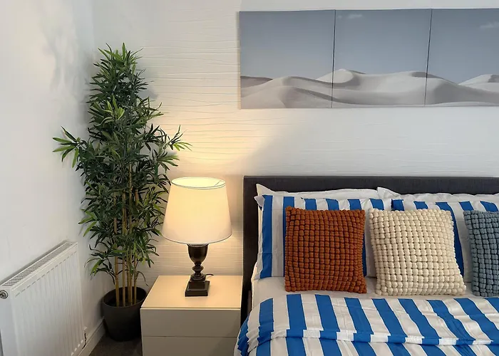 Kwatera prywatna Luxury - Pick A - Free Parking & Kitchen Access, Near Etihad Stadium, The Coop Live & Piccadilly Station, *