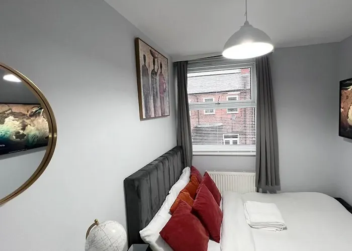 Apartment Luxury Spacious 4 Bedroom House - Free Parking - 5 Mins From Centre Manchester