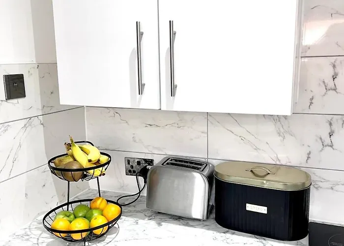 Apartment Luxury Spacious 4 Bedroom House - Free Parking - 5 Mins From Centre Manchester