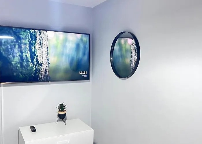 Luxury Spacious 4 Bedroom House - Free Parking - 5 Mins From Centre Manchester