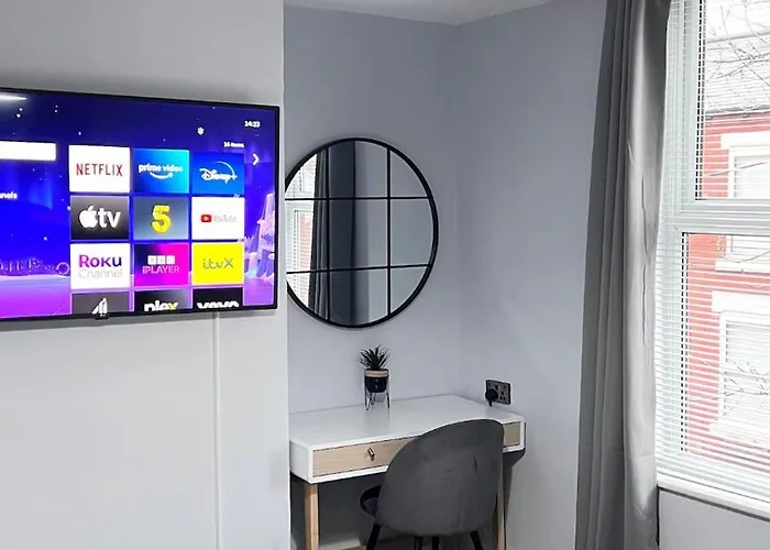 Luxury Spacious 4 Bedroom House - Free Parking - 5 Mins From Centre Apartment Manchester