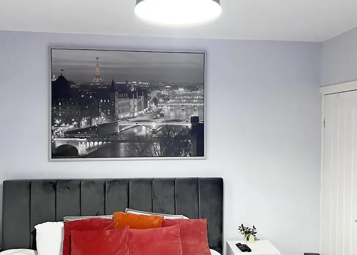 Apartment Luxury Spacious 4 Bedroom House - Free Parking - 5 Mins From Centre Manchester