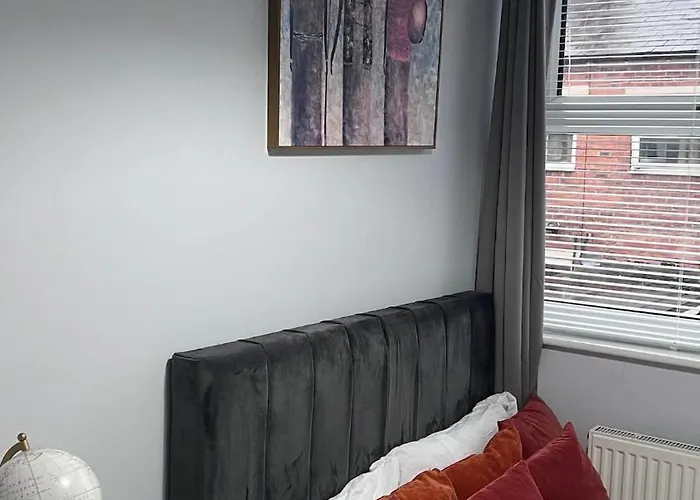 Luxury Spacious 4 Bedroom House - Free Parking - 5 Mins From Centre Apartment Manchester