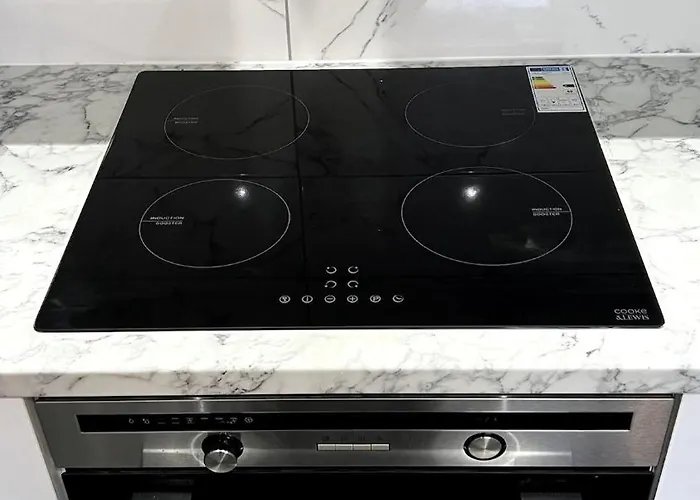 Apartment Luxury Spacious 4 Bedroom House - Free Parking - 5 Mins From Centre Manchester