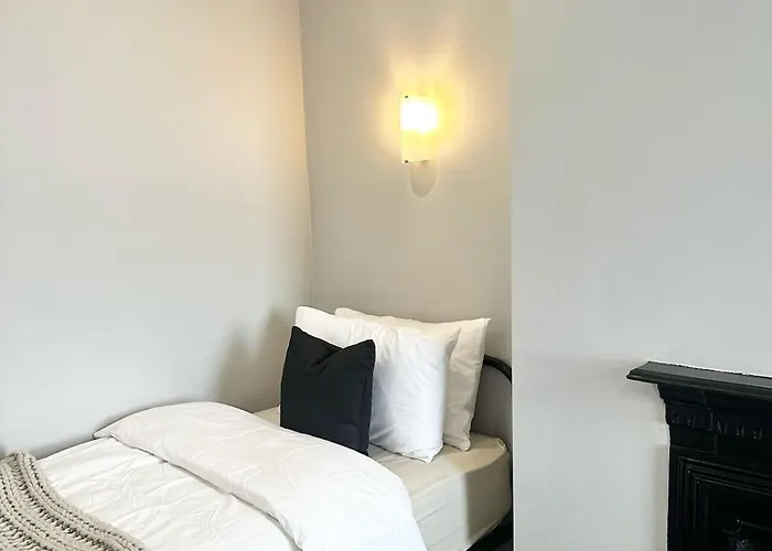 Large 5-bedroom House In Salford-free Parking-sleeps 10 מנצ'סטר