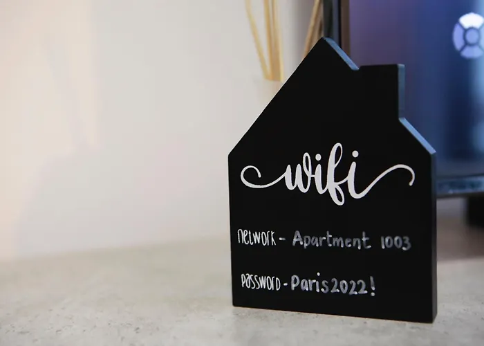 - 2-bed - Sleeps 4 - Wifi