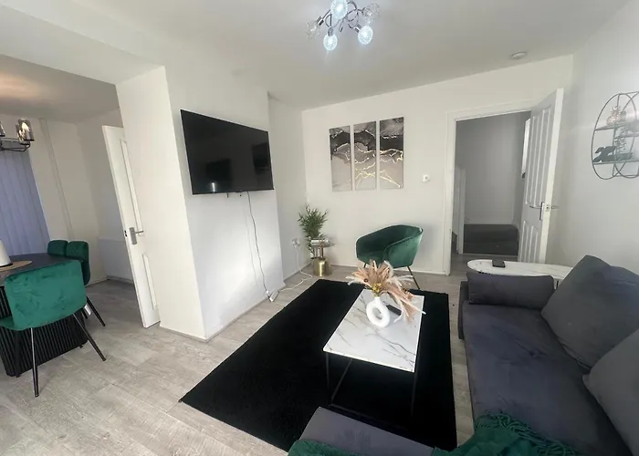 Airport House - Long Near Hospital! Сasa de vacaciones