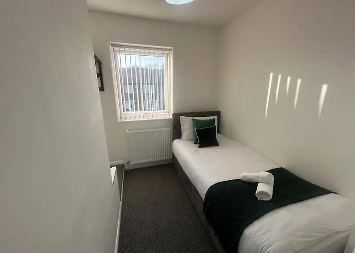 Airport House - Long Near Hospital! Сasa de vacaciones