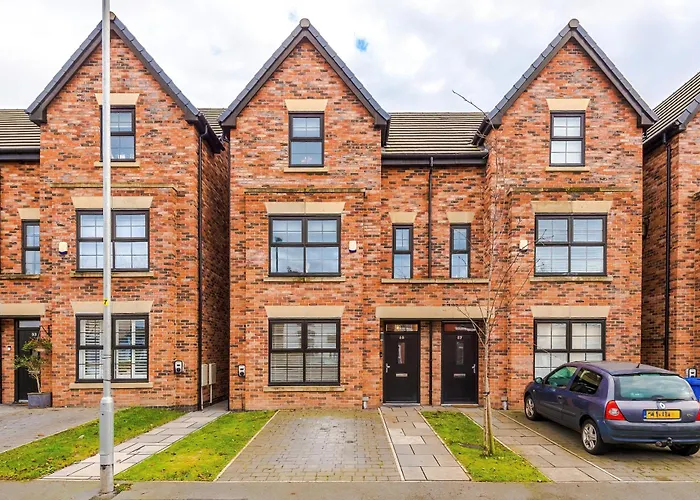 Holiday home 4 Bed House-2 Parking Spaces-vibrant Location