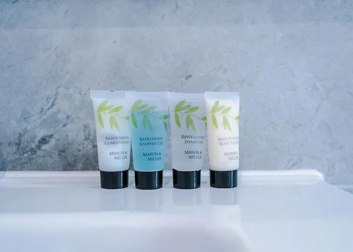 4 Bed House-2 Parking Spaces-vibrant Location Holiday home *