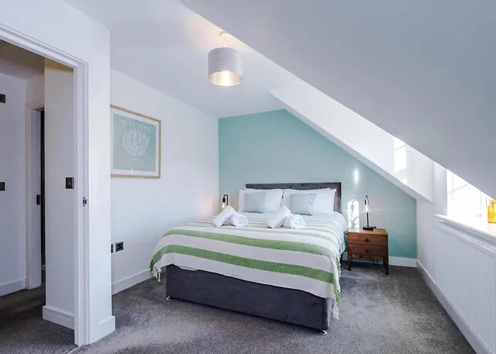 Holiday home 4 Bed House-2 Parking Spaces-vibrant Location