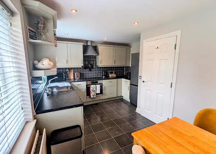 Charming Townhome Retreat, Close To Prázdninový dům Manchester