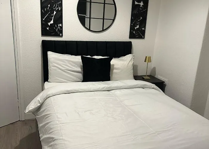 Airport Stopsss Apartment *