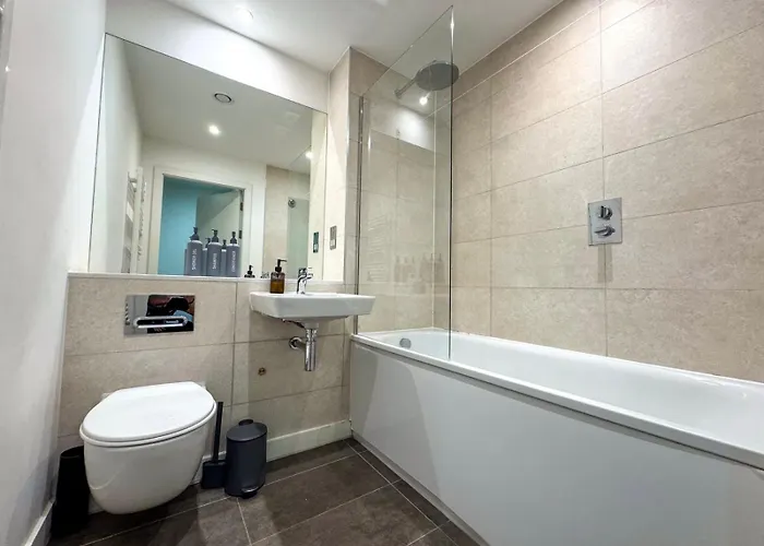 Centrally Located 2bdr Townhouse By Torr Group Short Lets & Serviced With Free Parking Μάντσεστερ