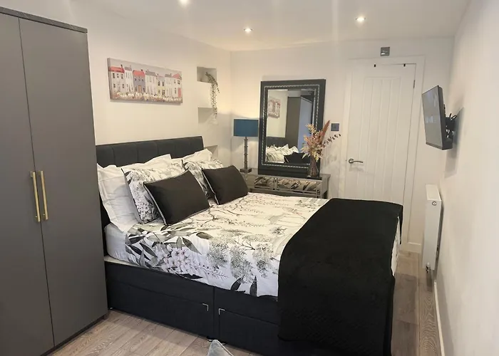 Apartamento Private Entrance 1 Bed Salford - Perfect Location For Concerts, Rhs Gardens, Centre And Salford Quays *