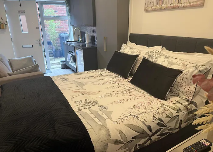 Private Entrance 1 Bed Salford - Perfect Location For Concerts, Rhs Gardens, Centre And Salford Quays Apartamento *