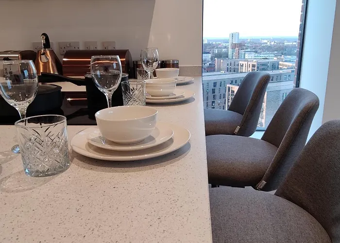 Penthouse-like With & Waterfront Views In Old Trafford With 500mbps Internet And Netflix Apartamento *