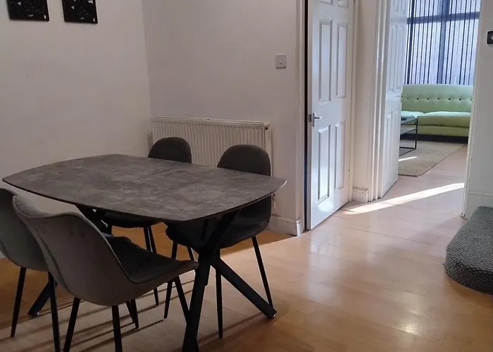 The Russell Residence By Alexandra Park Manchester