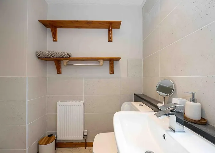 Spacious & Cozy In Salford * 맨체스터