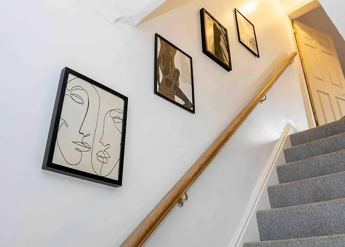 Spacious & Cozy In Salford * 맨체스터