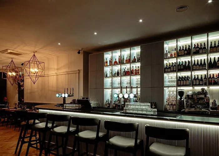 Cozy 3 Bd House, Perfect For Large Group Of 6 *