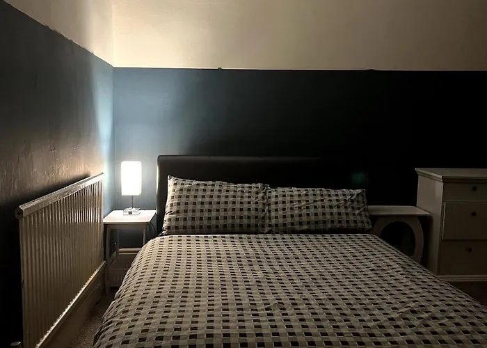 Quarto em Acomodações Particulares Double - Town & Nearby, 24h Bus, Airport-linked *