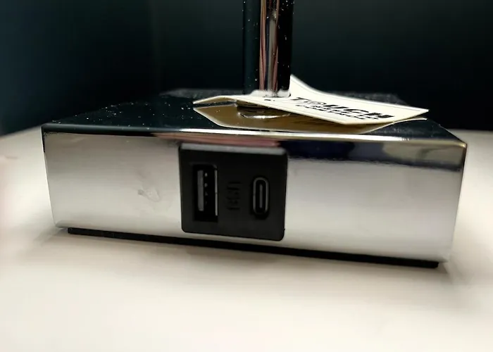 Quarto em Acomodações Particulares Double - Town & Nearby, 24h Bus, Airport-linked Manchester