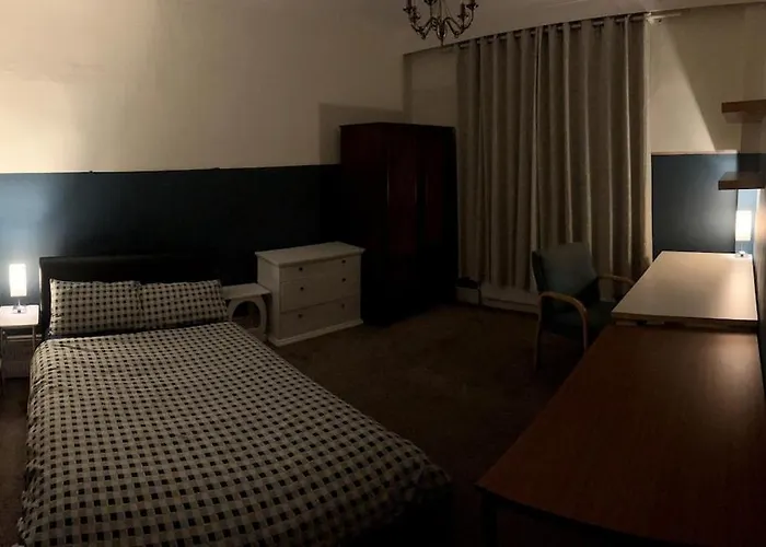 Double - Town & Nearby, 24h Bus, Airport-linked Quarto em Acomodações Particulares