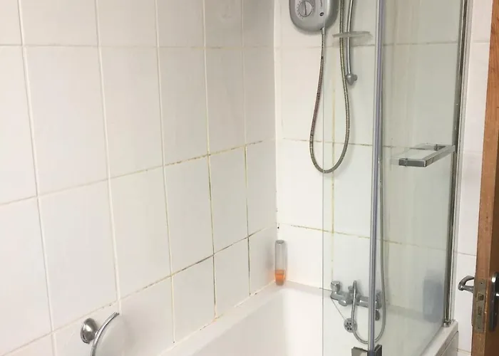 Double - Town & Nearby, 24h Bus, Airport-linked Manchester