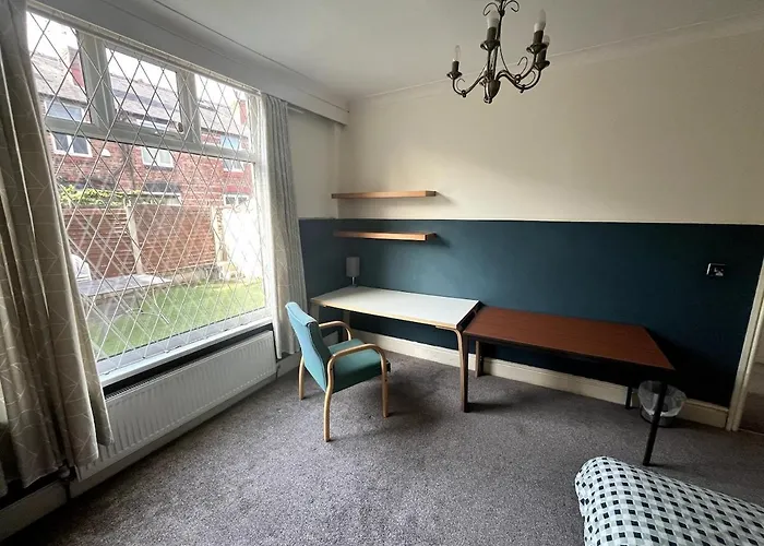 Double - Town & Nearby, 24h Bus, Airport-linked Privatunterkunft