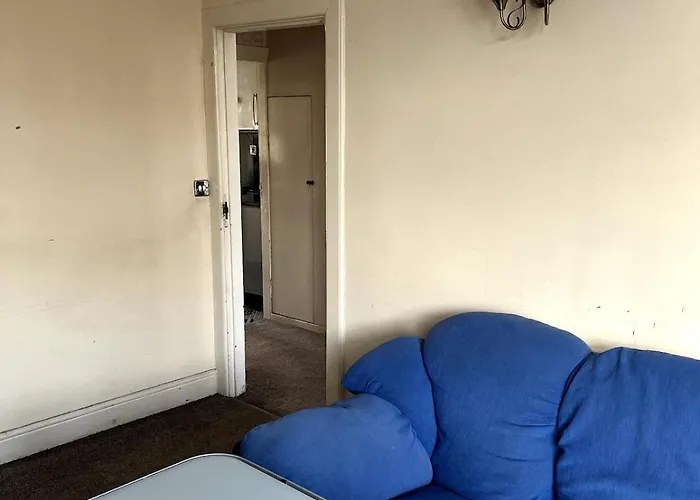 Double - Town & Nearby, 24h Bus, Airport-linked * Manchester