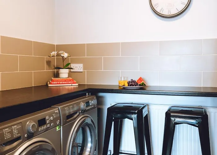 Forest View- Oasis Mural -didsbury Zen Sleeps 10 * Manchester