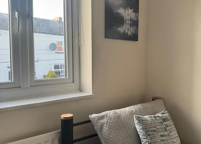 Appartamento Large 3 Bed - Coop Live -free Parking *