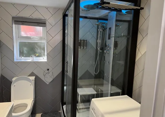 Appt - Sleeps 2 - Free Parking - 5min-metro Манчестер