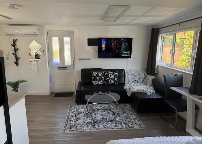 Appt - Sleeps 2 - Free Parking - 5min-metro Апартаменты