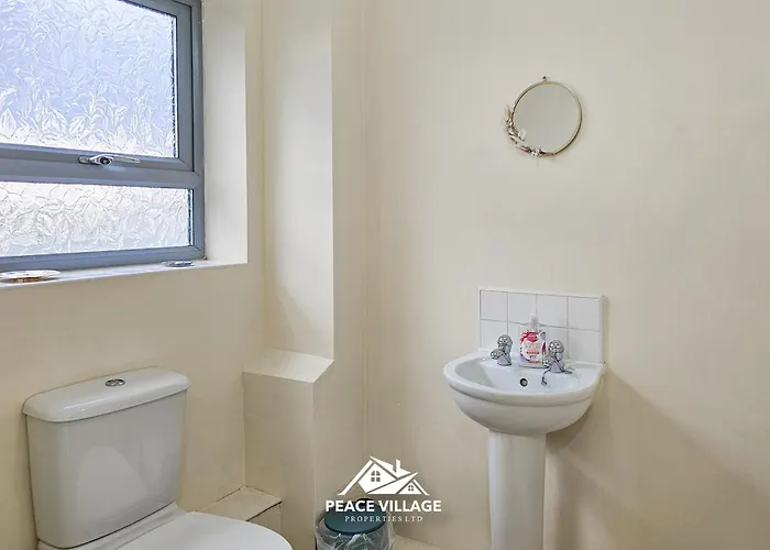 Casa de Férias Ashton Co-living - Private Self-cater Manchester