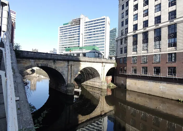 Spacious Homely Near Ao Arena And Shopping Centre With 500mbps Internet & Netflix *