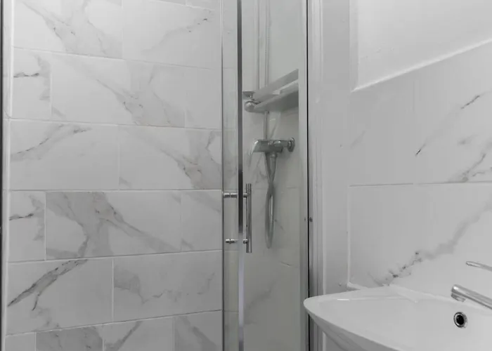 Mauldeth Co-living - Private Self-cater Manchester