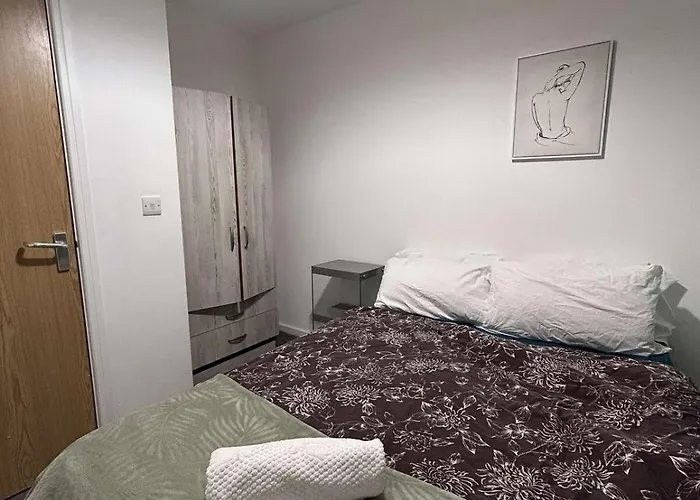 Cozy 2 Bed With Balcony Etihad Views, Steps From Coop Live * Манчестер