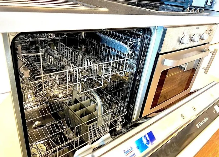 Modern High-rise Flat In Media City! 2 Beds, 2 Baths Apartment