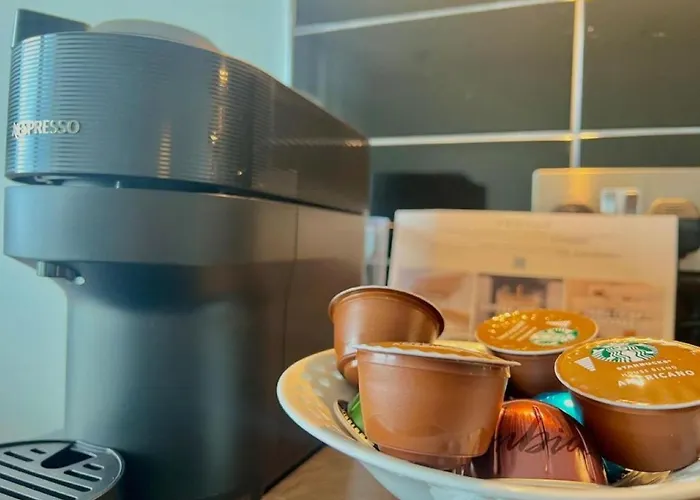 Modern High-rise Flat In Media City! 2 Beds, 2 Baths 아파트 *