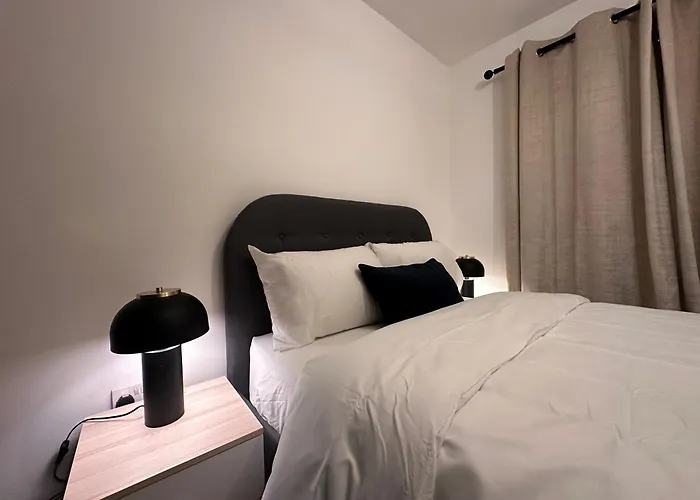 Centrally Located Modern 2 Bedroom Apartment, Minutes Walk To Ao Arena * Mánchester