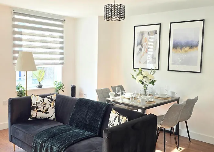 The Hidden Chapter 2 Bedrooms By Bevolve Manchester