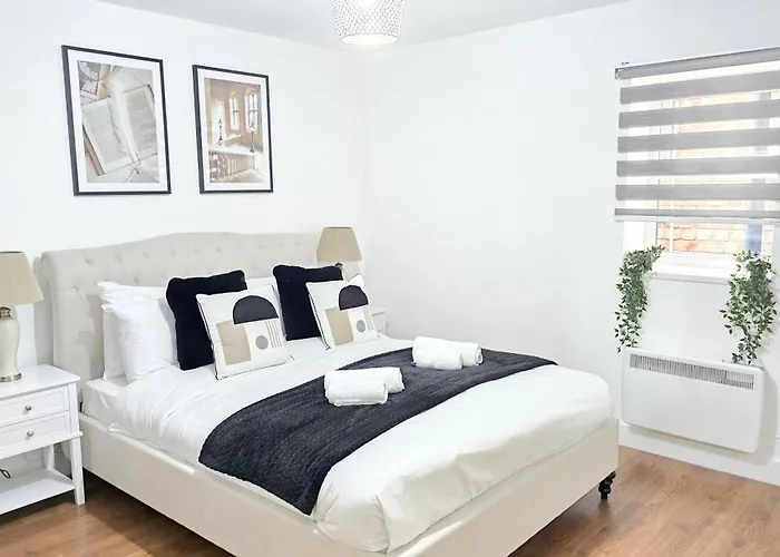 The Hidden Chapter 2 Bedrooms By Bevolve * Manchester