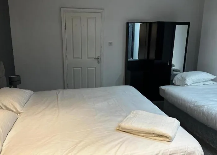 Oyo The Pleasant House Hotel 3*