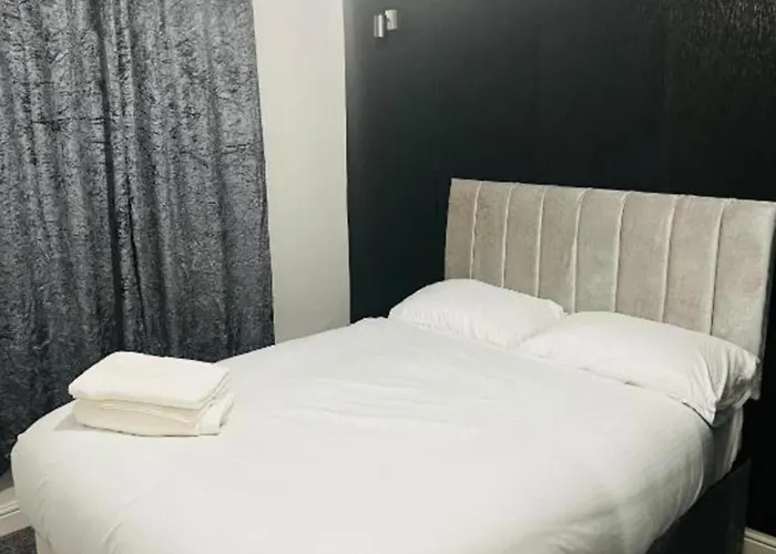 Hotel Oyo The Pleasant House 3*