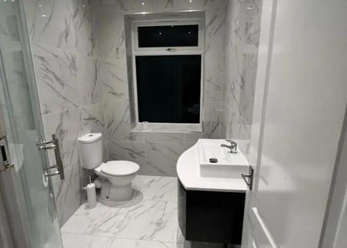 Oyo The Pleasant House Hotel 3*