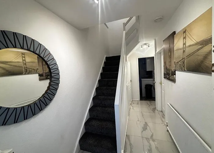 Housesleeps9-fireplace-garden-bbq-tv