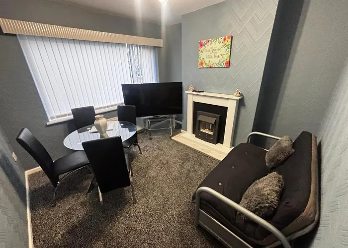 בית נופש Housesleeps9-fireplace-garden-bbq-tv מנצ'סטר